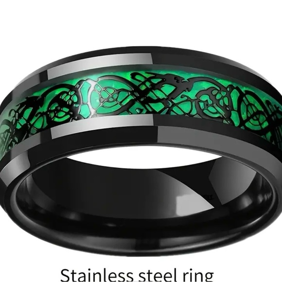 Men’s Stainless Steel Green and Black Ring Size 8 - Picture 1 of 3